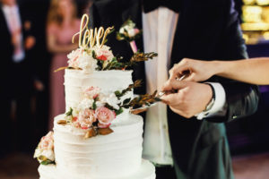 When you're shopping Chattanooga wedding vendors, be sure to find the perfect wedding cake bakery