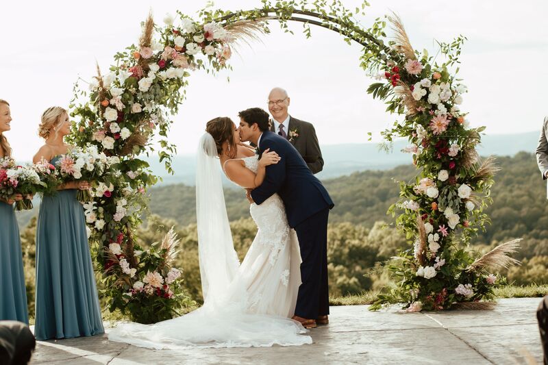 Indoor-Outdoor Chattanooga Wedding Venues– The Best of Both Worlds